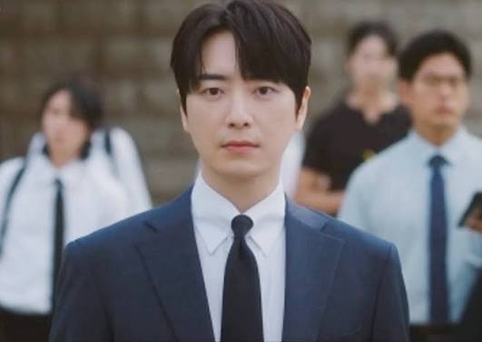 Why Does "Good Manager" Kim Act Like That? The K-Office Habits That Confuse Foreign Viewers
